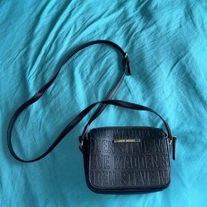 STEVE MADDEN LOGO CROSSBODY BAG